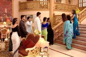 Neelam Mehra, Ali Asgar, Suchita Trivedi, Sakshi Tanwar, Tina Parekh, Manasi Verma, Kiran Karmarkar, and Nayan Bhatt in 