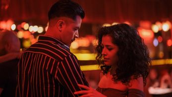 Harold Torres and Claudia Pineda in ZeroZeroZero (2019)