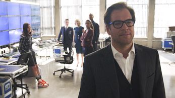 Freddy Rodríguez, Michael Weatherly, Geneva Carr, Annabelle Attanasio, Jaime Lee Kirchner, and Chris Jackson in Bull (20