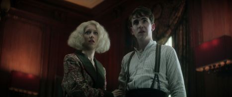 Niamh Walsh and Laurie Kynaston in The Sandman (2022)