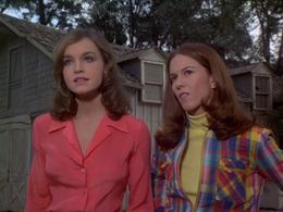 Pamela Sue Martin and Jean Rasey in The Hardy Boys/Nancy Drew Mysteries (1977)