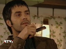 Adrián Navarro in Vidas robadas (2008)