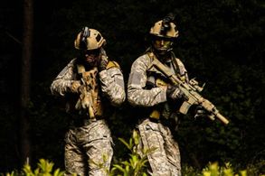 Geoffrey M. Reeves and Chris McKinley in Vi (2012)