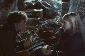 Luke Loveless and Skyler Elyse Philpot in Innamorarsi a Mountain View (2020)