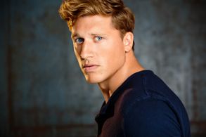 Damian Conrad-Davis - Head Shot - Versatile and Engaging Actor