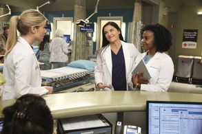 Marika Dominczyk, Jerrika Hinton, and Tessa Ferrer in Grey's Anatomy (2005)