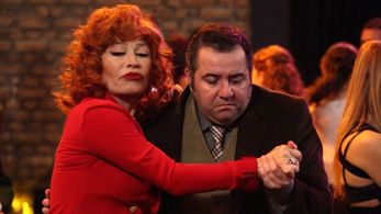 Demet Akbag and Ata Demirer in Niyazi Gül Dörtnala (2015)