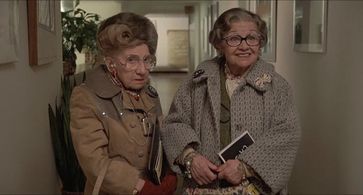 Jessie Keosian and Mae Questel in New York Stories (1989)
