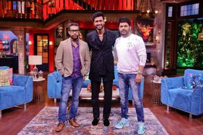 Shoojit Sircar, Vicky Kaushal, and Kapil Sharma in The Kapil Sharma Show: Vicky and Shoojit in the House (2021)