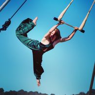 Leggy Riggs, Trapeze