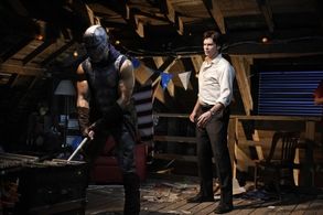 Tom Welling and Fraser Aitcheson in Smallville (2001)