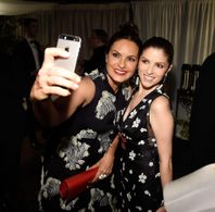 Mariska Hargitay and Anna Kendrick at an event for The 71st Annual Tony Awards (2017)