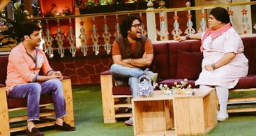 Kiku Sharda, Arijit Singh, and Kapil Sharma in The Kapil Sharma Show (2016)