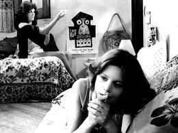 Gabriela Acher and Luisina Brando in Nobody's Wife (1982)