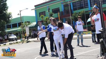 Heojun, Alwyn Uytingco, Julian Trono, and Donnalyn Bartolome in Aja aja tayo (2018)