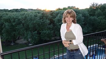 Novelist-Screenwriter/ Producer, Founder of Hollywood LITerary Retreat, Chief Alchemist at Focus Media, Inc. Lynn Isenbe