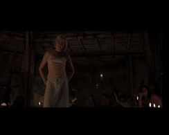 Zelda Tinska as Sonja in The Beach