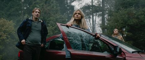 Inka Kallén, Pekka Strang, and Saana Koivisto in The Knocking (2022)