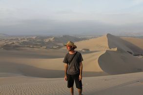 Garnet Mae. Road to Revolution.