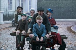 Lin-Manuel Miranda, Emily Mortimer, Julie Walters, Emily Blunt, Pixie Davies, Nathanael Saleh, and Joel Dawson in Mary P