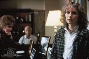 Mia Farrow, Maureen O'Sullivan, and Lloyd Nolan in Hannah and Her Sisters (1986)