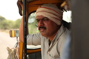 Makarand Anaspure in Rangaa Patangaa (2015)