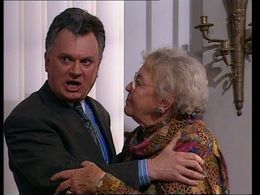 Carol van Herwijnen and Aline Markus in We zijn weer thuis (1989)