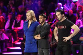 Veronica Ferres, Kostja Ullmann, and Bülent Ceylan in Das Spiel beginnt! (2015)