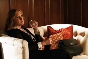 Elizabeth Perkins in How to Get Away with Murder (2014)