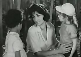 Zeynep Degirmencioglu and Ayfer Feray in Aysecik - Seytan cekici (1960)