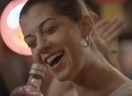 Filiz Ahmet in Kadin Isi Banka Soygunu (2014)