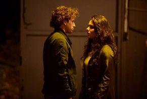 Cem Yigit Uzümoglu and Özgü Kaya in Adi Efsane (2017)