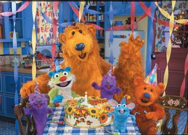 Tyler Bunch, Vicki Eibner, Peter Linz, Noel MacNeal, Mike Himelstein, and Dena Diamond in Bear in the Big Blue House (19