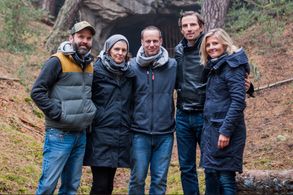 Jantje Friese, Justyna Müsch, and Baran bo Odar in Dark (2017)