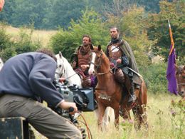 Emilio Doorgasingh and Alexander Siddig in Hannibal (2006)