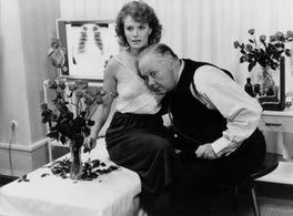 Henning Schlüter and Delphine Seyrig in The Last Word (1975)