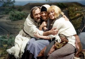 Vera Galatíková, Josef Kemr, and Nada Konvalinková in O rybári a rybce (1986)