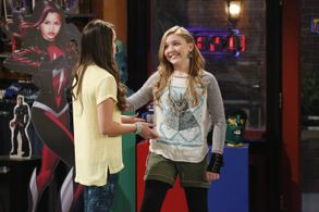 Cozi Zuehlsdorff and Paris Berelc in Mighty Med (2013)