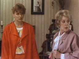 Nina Agapova and Inna Alenikova in Gde nakhoditsya Nofelet? (1988)