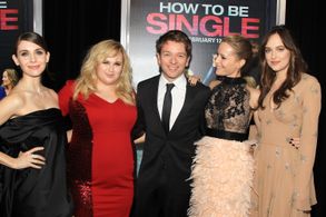 Leslie Mann, Christian Ditter, Dakota Johnson, Alison Brie, and Rebel Wilson in How to Be Single (2016)