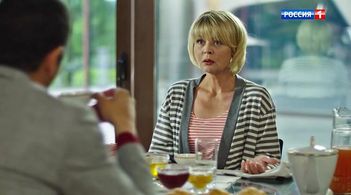 Yuliya Menshova in Mezhdu nami, devochkami. Prodolzheniye: Episode #1.7 (2019)