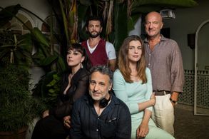 Claudio Bisio, Paolo Costella, Vittoria Puccini, Valentina Lodovini, and Vinicio Marchioni in Vicini di casa (2022)
