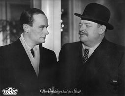 Rudolf Fernau and Heinrich George in Der Verteidiger hat das Wort (1944)