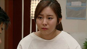 Kim You-Jin in Gold Rainbow (2013)