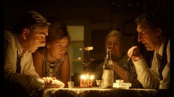 Miroslav Donutil, Bolek Polívka, Simona Stasová, and Stella Zázvorková in Cosy Dens (1999)