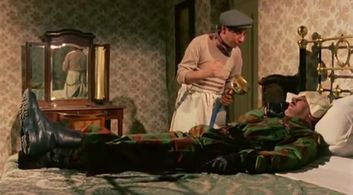 Renzo Montagnani and Enzo Monteduro in The Soldier with Great Maneuvers (1978)