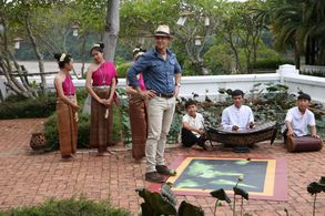 Phil Keoghan in The Amazing Race (2001)