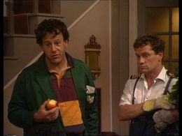 Maarten Wansink and Charlie Murphy in We zijn weer thuis (1989)