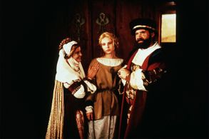 Gerhard Olschewski, Maria Schell, and Adriana Tarábková in King Thrushbeard (1984)