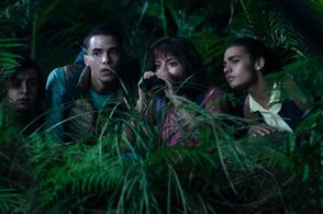 Nicholas Coombe, Isabela Merced, Madeleine Madden, and Jeff Wahlberg in Dora and the Lost City of Gold (2019)